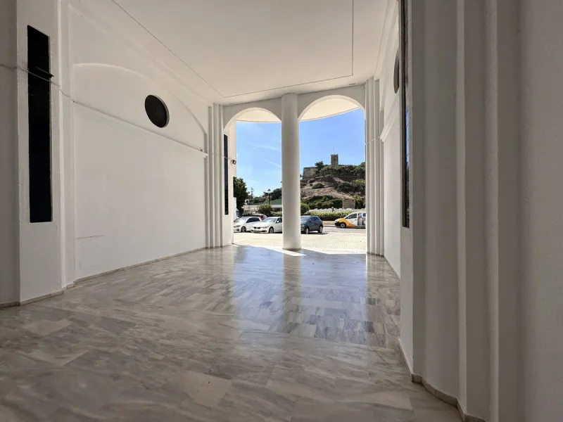Apartment - Penthouse в продаже в Fuengirola, Málaga. В доме 3 спален и 2 ванных комнат. Площадь дома 135 м²