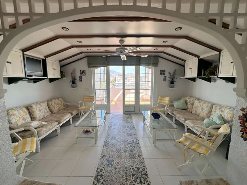Apartment - Penthouse в продаже в Fuengirola, Málaga. В доме 3 спален и 2 ванных комнат. Площадь дома 135 м²