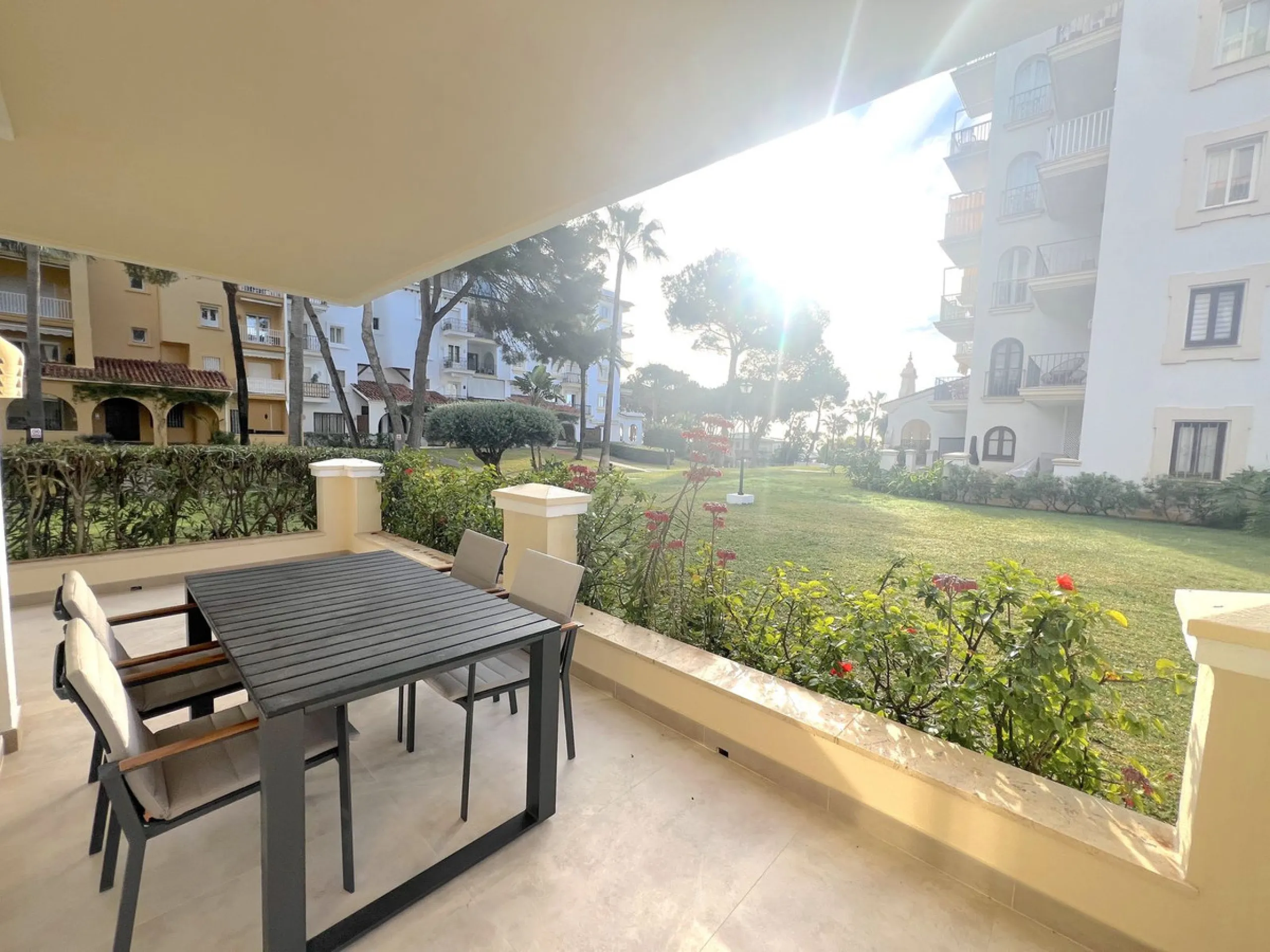 Apartment - Ground Floor Apartment в продаже в Marbella, Málaga. В доме 2 спален и 2 ванных комнат. Площадь дома 110 м²
