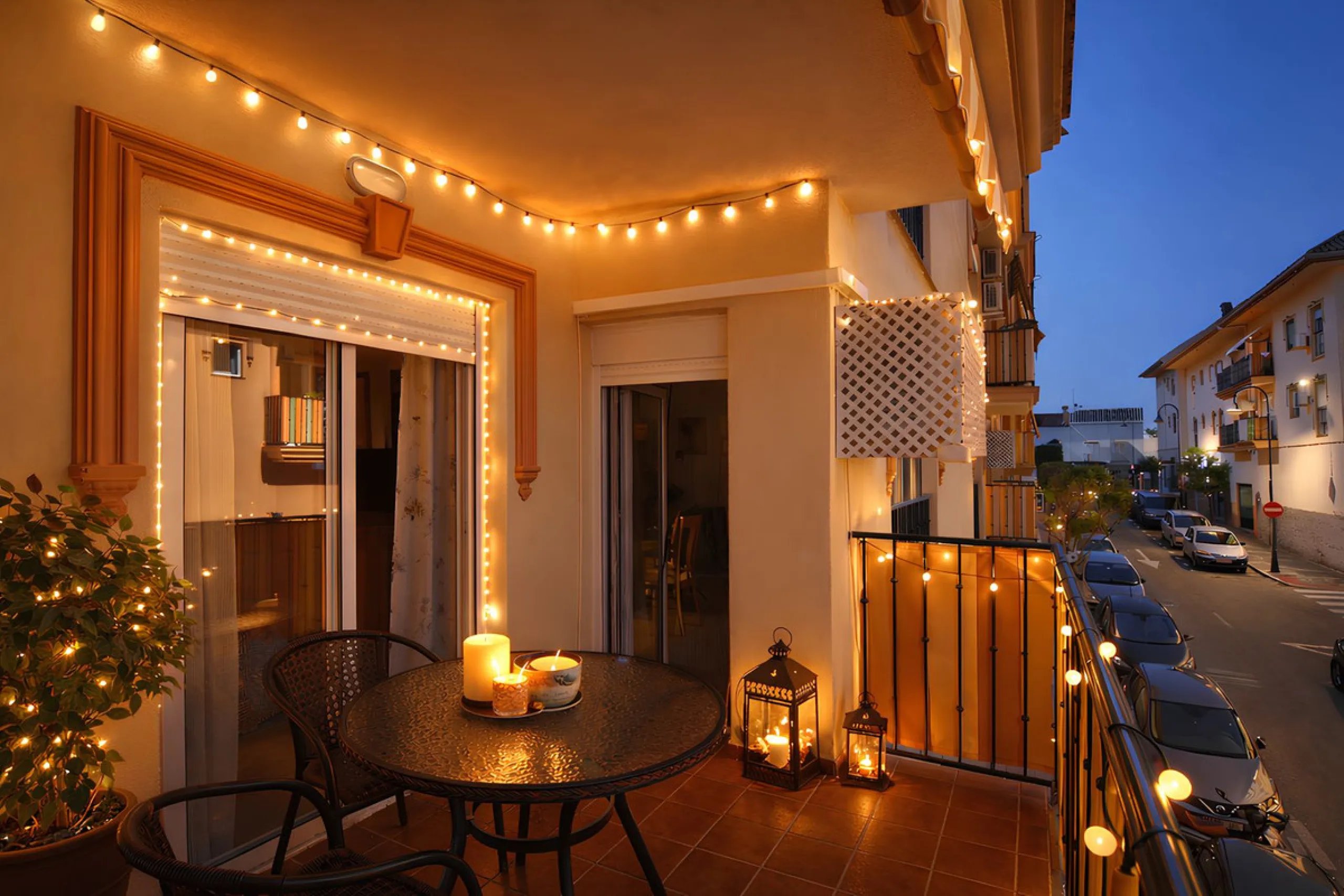 Wir freuen uns, diese prächtige Wohnung im begehrten Viertel Las Lagunas vorzustellen