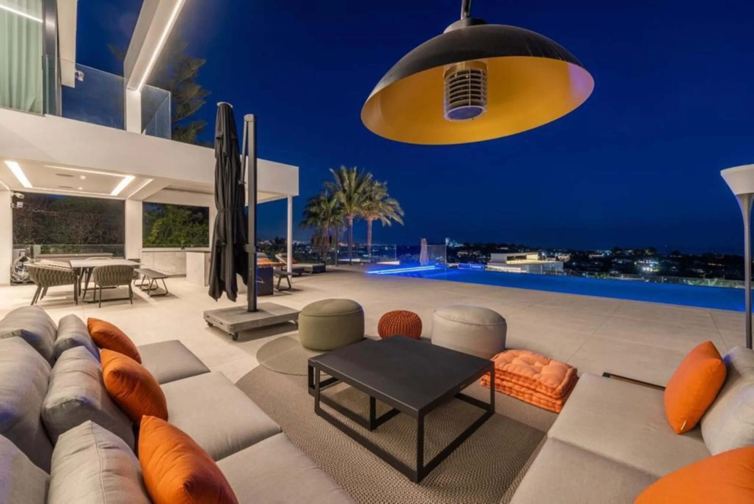 **Luxurious 6-Bedroom Villa with Panoramic Sea Views in El Paraiso**
