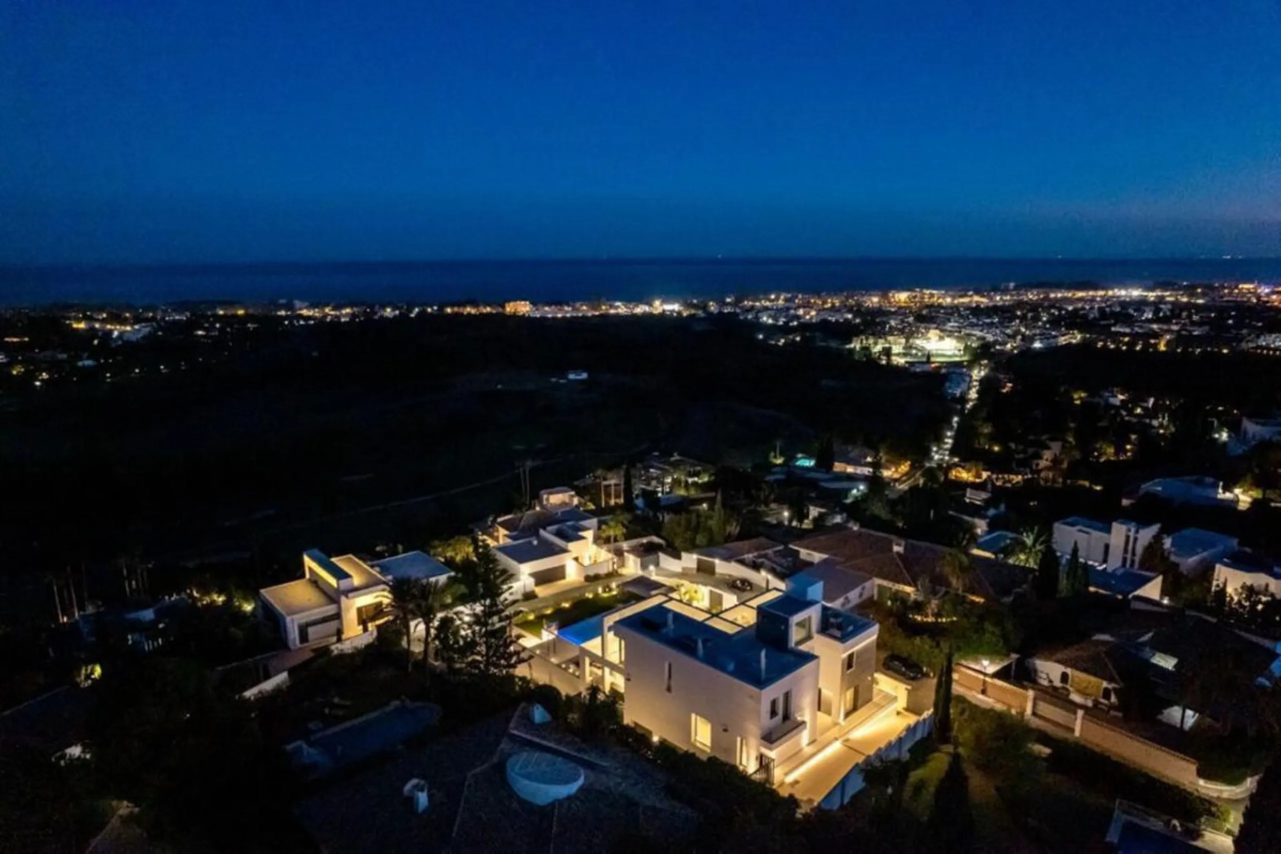 **Luxurious 6-Bedroom Villa with Panoramic Sea Views in El Paraiso**