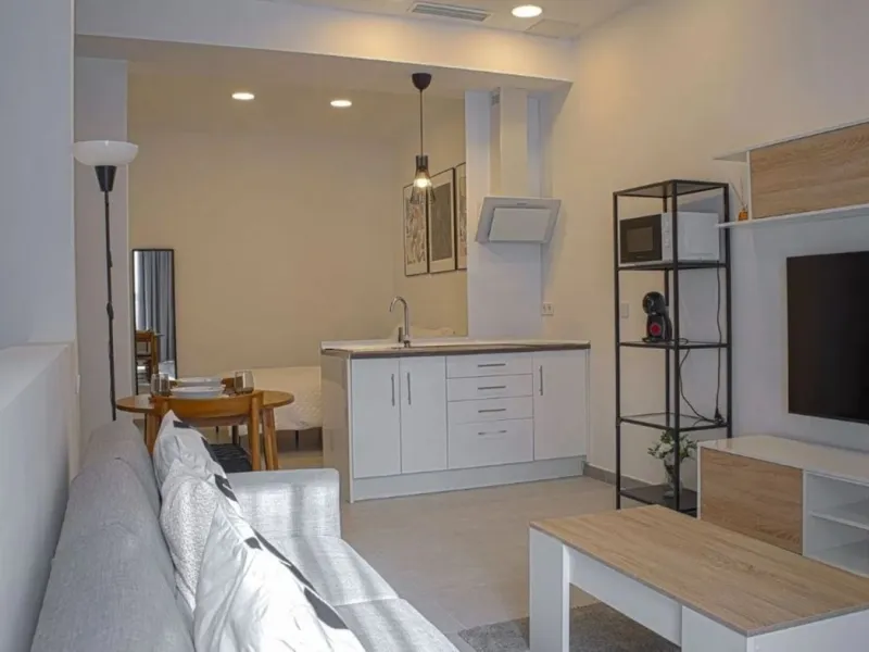 Apartment - Duplex в продаже в Torremolinos, Málaga. В доме 3 спален и 3 ванных комнат. Площадь дома 303 м²