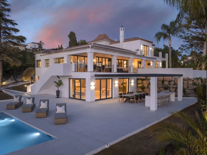 House - Detached Villa в продаже в El Paraiso, Málaga. В доме 5 спален и 7 ванных комнат. Площадь дома 445 м². Площадь участка 2010 м²