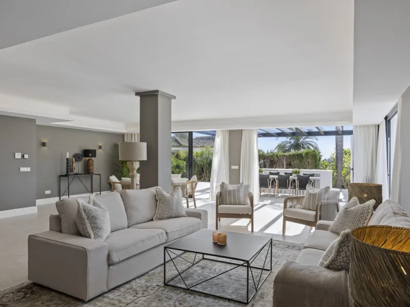 This fantastic totally reformed villa is situated in the