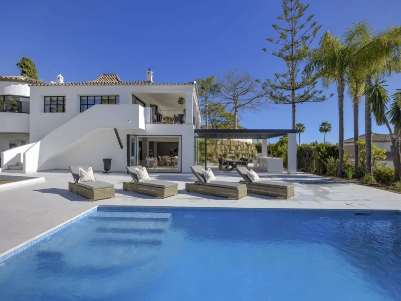 This fantastic totally reformed villa is situated in the