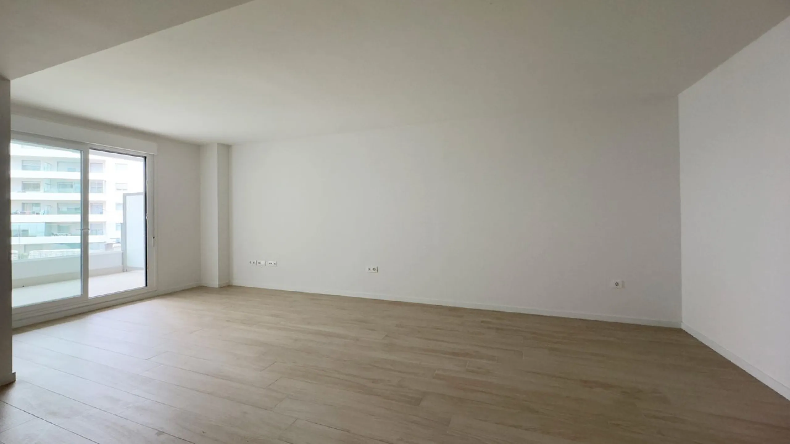 We present you this interesting newly built 3-bedroom apartment in one of the fastest growing areas