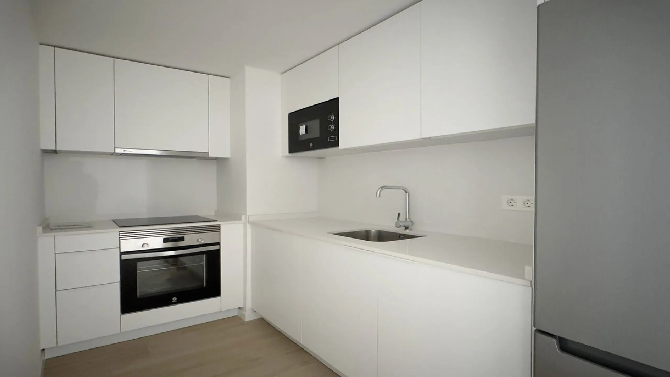 We present you this interesting newly built 3-bedroom apartment in one of the fastest growing areas
