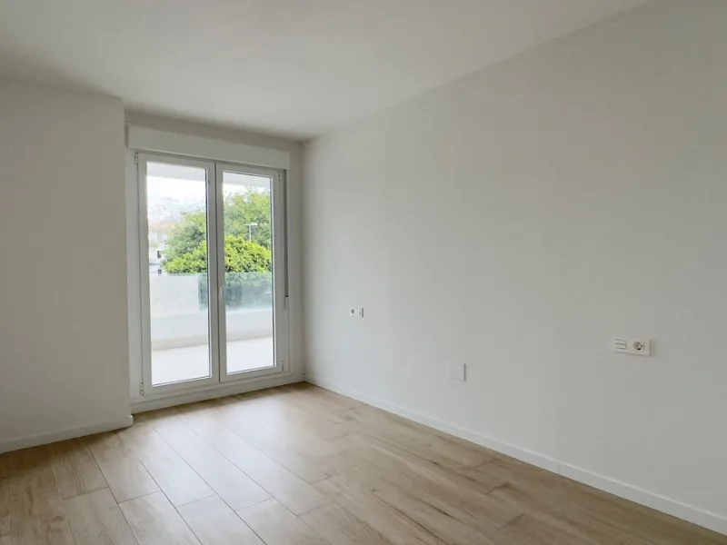 We present you this interesting newly built 3-bedroom apartment in one of the fastest growing areas
