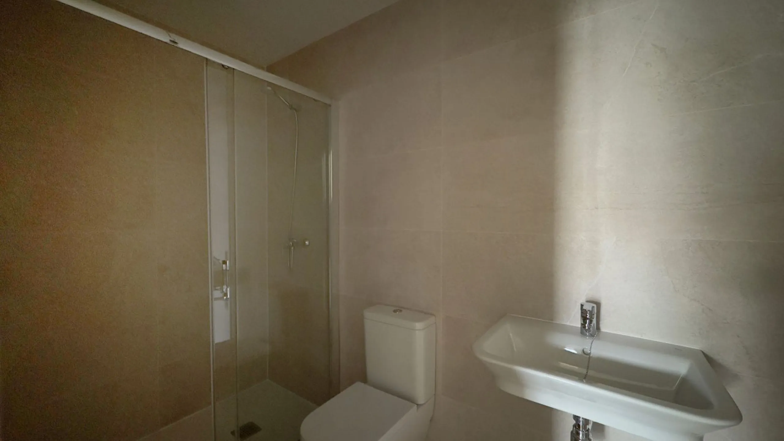 We present you this interesting newly built 3-bedroom apartment in one of the fastest growing areas