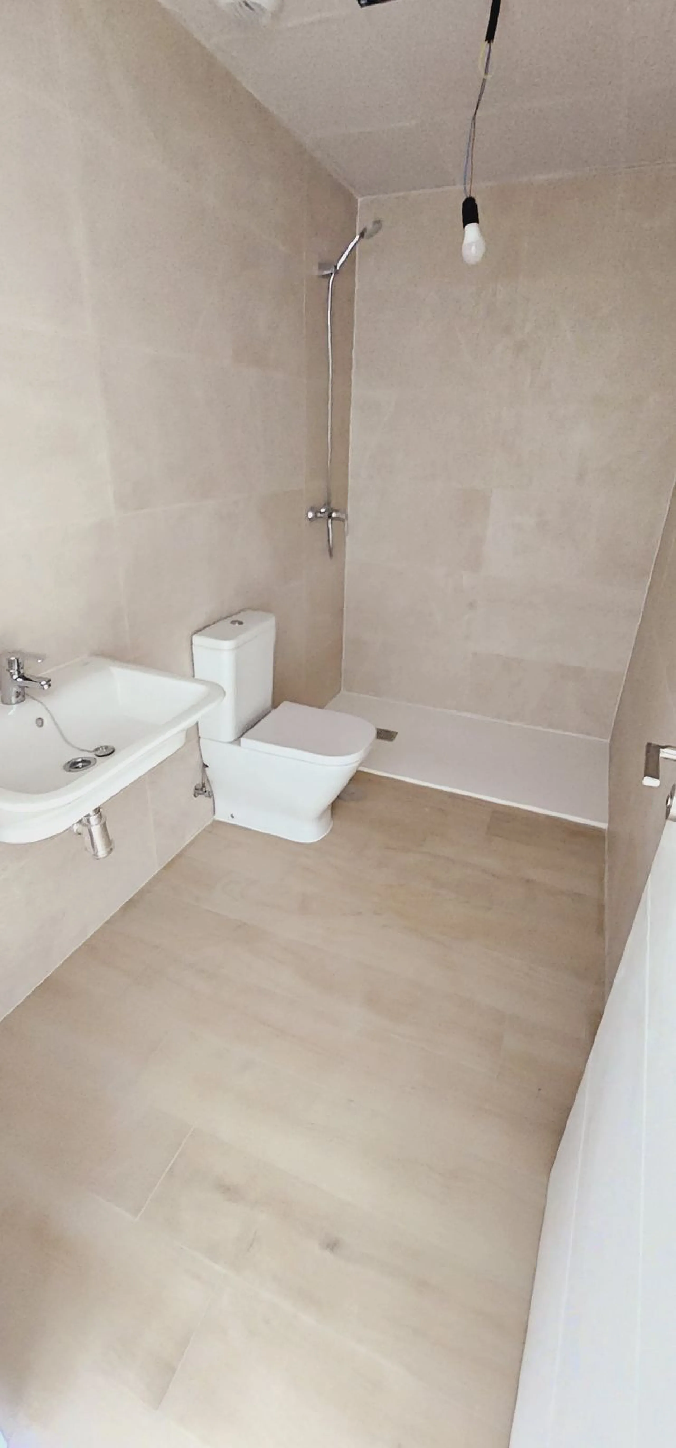 We present you this interesting newly built 3-bedroom apartment in one of the fastest growing areas