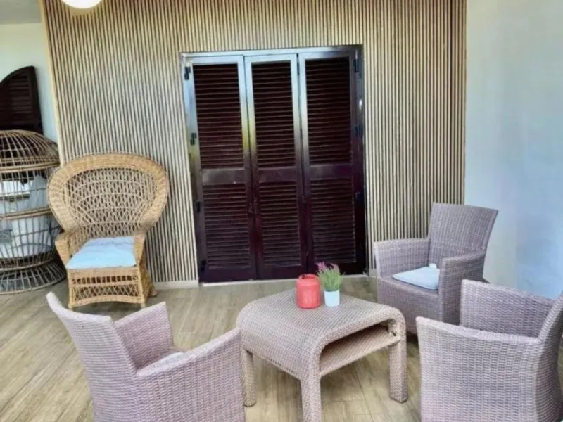 This elegant two-bedroom, two-bathroom apartment is just 5 minutes from the beautiful beaches of Bahia de Casares and offers you a lifestyle of tranquility and comfort. The apartment is located in Residencial Mirabella within the prestigious Dona Julia Go