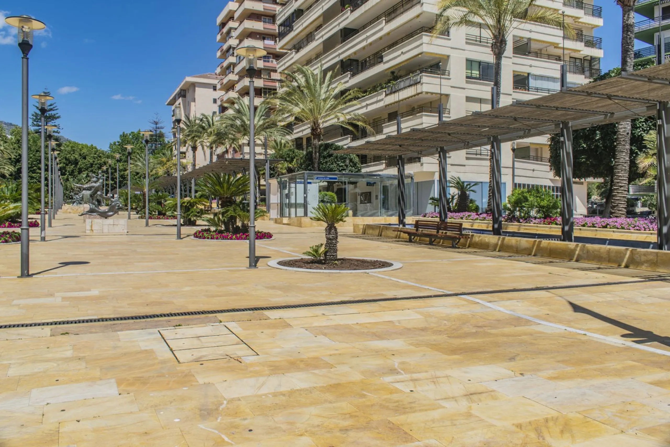 OPPORTUNITY NEXT TO THE BEACH AND THE OLD TOWN
