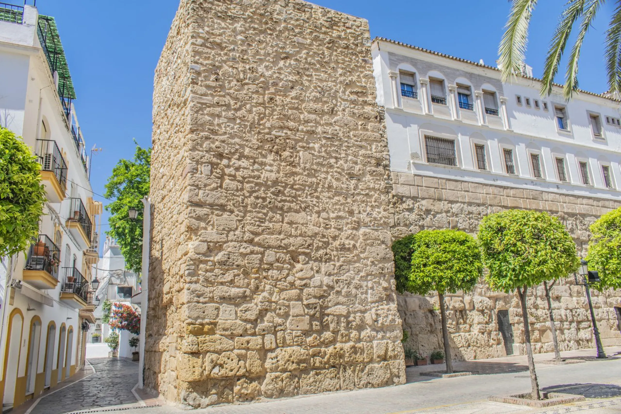 OPPORTUNITY NEXT TO THE BEACH AND THE OLD TOWN