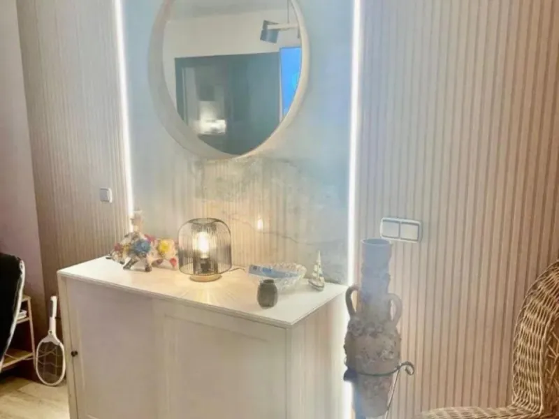 This elegant two-bedroom, two-bathroom apartment is just 5 minutes from the beautiful beaches of Bahia de Casares and offers you a lifestyle of tranquility and comfort. The apartment is located in Residencial Mirabella within the prestigious Dona Julia Go