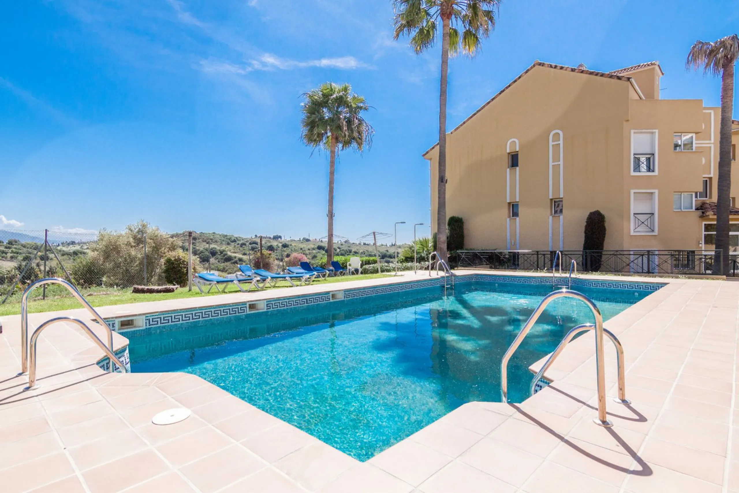 Welcome to this delightful apartment located in the serene urbanization of Bel-Air, Estepona. Offering breathtaking sea and mountain views, this cozy residence is the perfect retreat for those seeking tranquility and comfort.