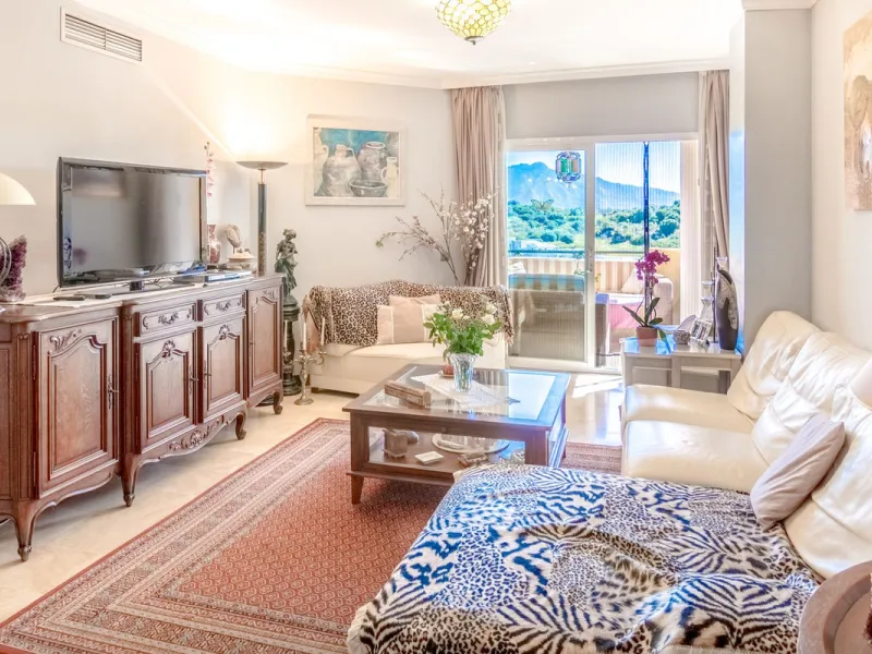 Welcome to this delightful apartment located in the serene urbanization of Bel-Air, Estepona. Offering breathtaking sea and mountain views, this cozy residence is the perfect retreat for those seeking tranquility and comfort.