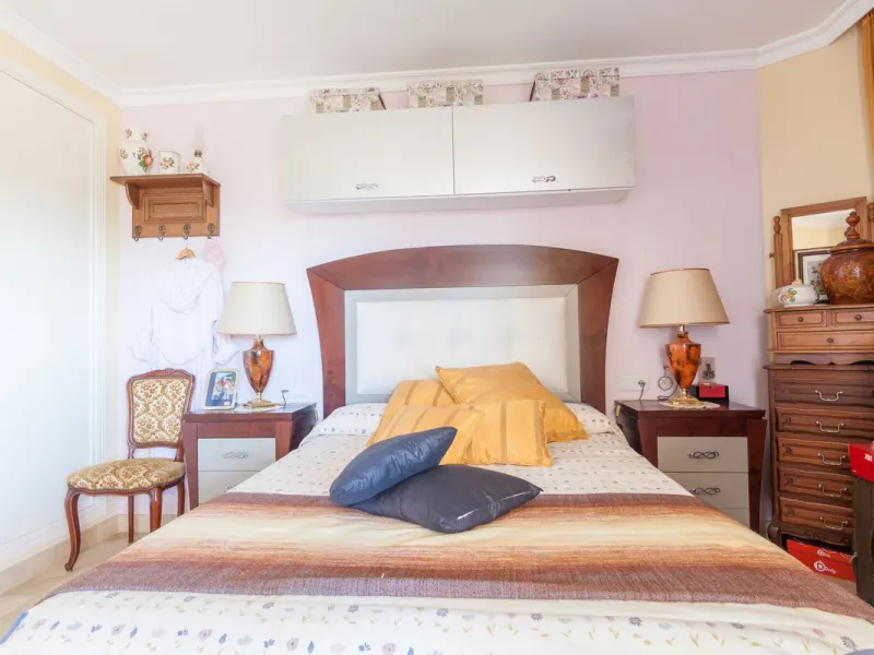 Welcome to this delightful apartment located in the serene urbanization of Bel-Air, Estepona. Offering breathtaking sea and mountain views, this cozy residence is the perfect retreat for those seeking tranquility and comfort.