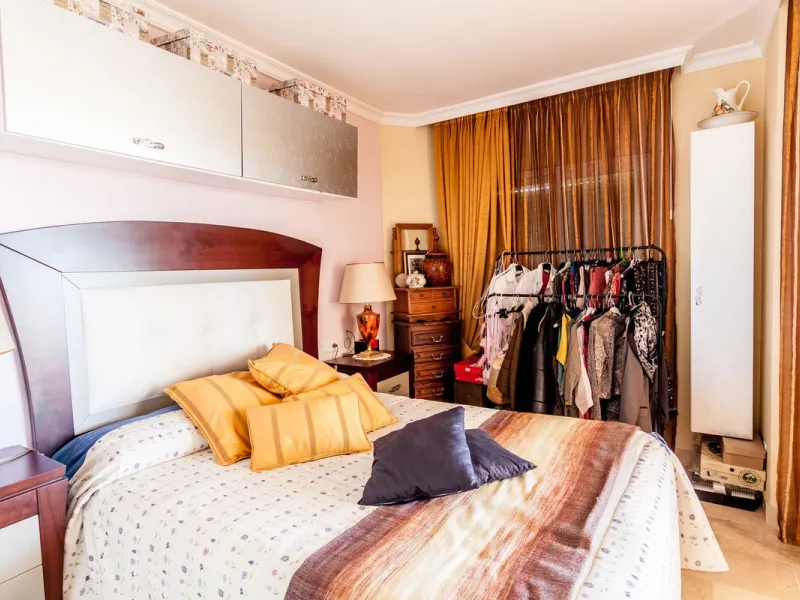 Welcome to this delightful apartment located in the serene urbanization of Bel-Air, Estepona. Offering breathtaking sea and mountain views, this cozy residence is the perfect retreat for those seeking tranquility and comfort.