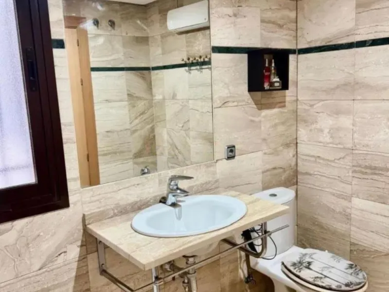 This elegant two-bedroom, two-bathroom apartment is just 5 minutes from the beautiful beaches of Bahia de Casares and offers you a lifestyle of tranquility and comfort. The apartment is located in Residencial Mirabella within the prestigious Dona Julia Go