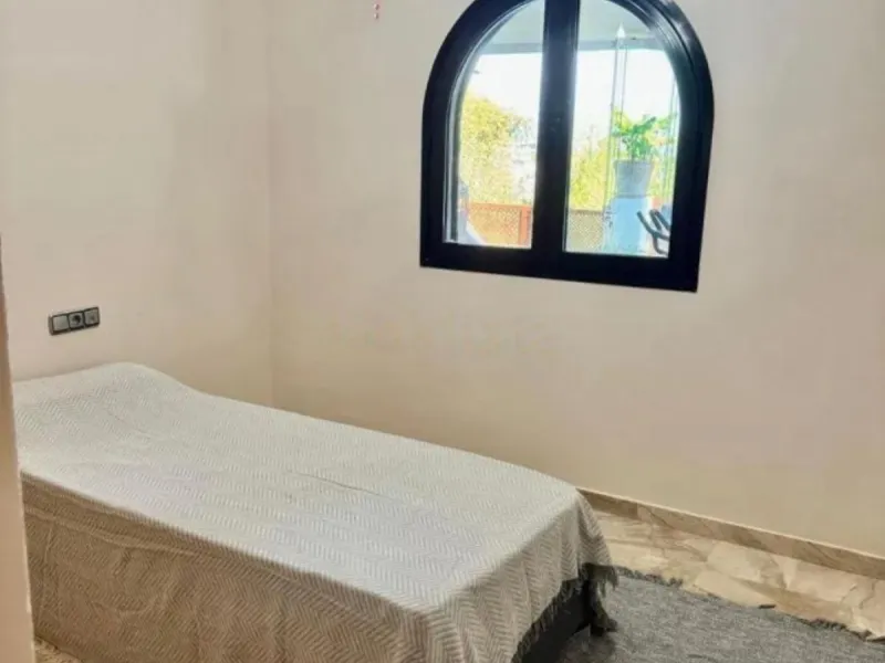 This elegant two-bedroom, two-bathroom apartment is just 5 minutes from the beautiful beaches of Bahia de Casares and offers you a lifestyle of tranquility and comfort. The apartment is located in Residencial Mirabella within the prestigious Dona Julia Go