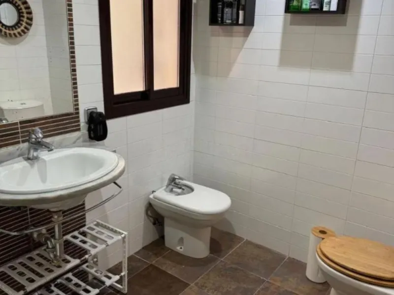This elegant two-bedroom, two-bathroom apartment is just 5 minutes from the beautiful beaches of Bahia de Casares and offers you a lifestyle of tranquility and comfort. The apartment is located in Residencial Mirabella within the prestigious Dona Julia Go