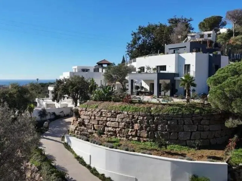 Magnificent villa with sea views in Elviria.