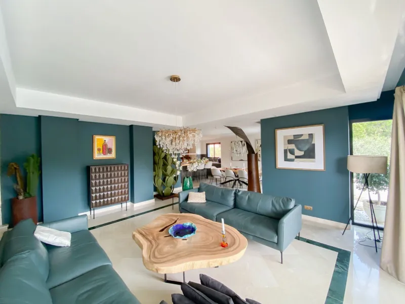 Magnificent villa with sea views in Elviria.