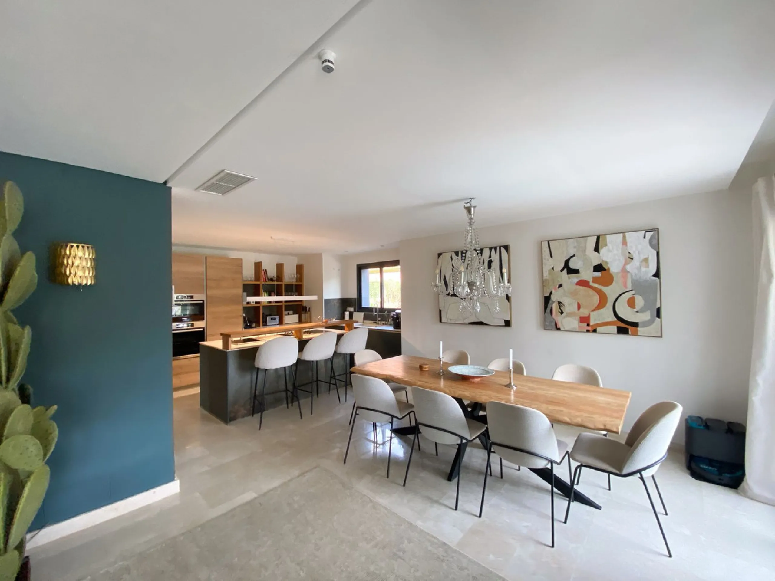 Magnificent villa with sea views in Elviria.