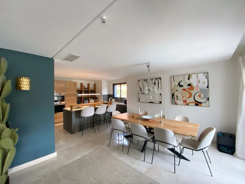 Magnificent villa with sea views in Elviria.