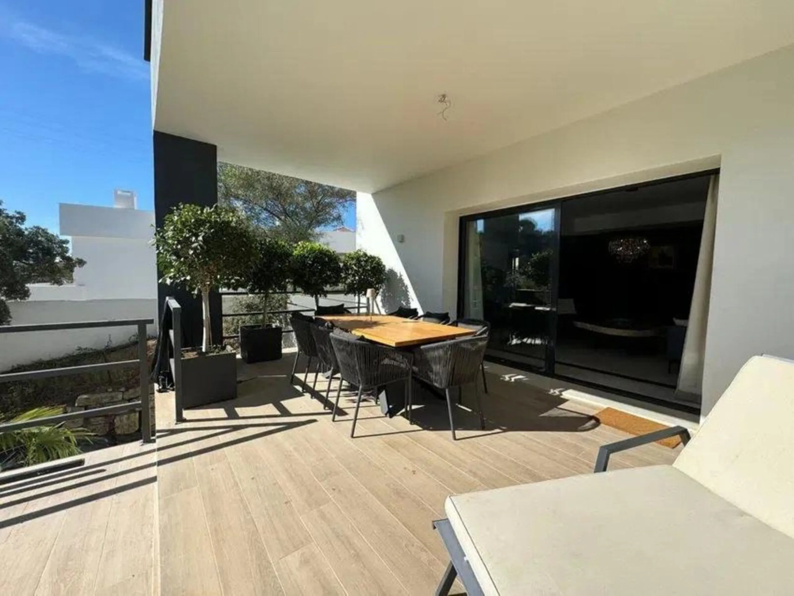 Magnificent villa with sea views in Elviria.