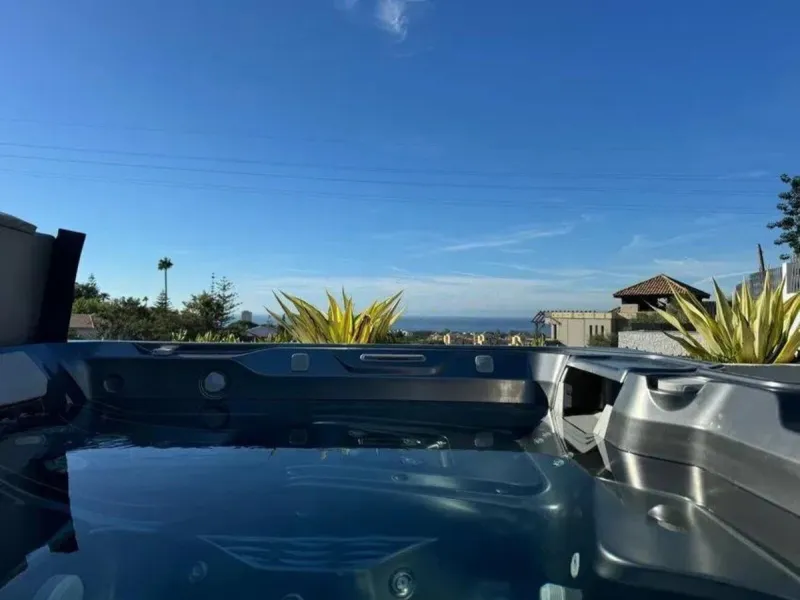 Magnificent villa with sea views in Elviria.