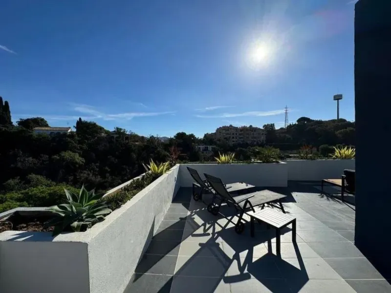 Magnificent villa with sea views in Elviria.