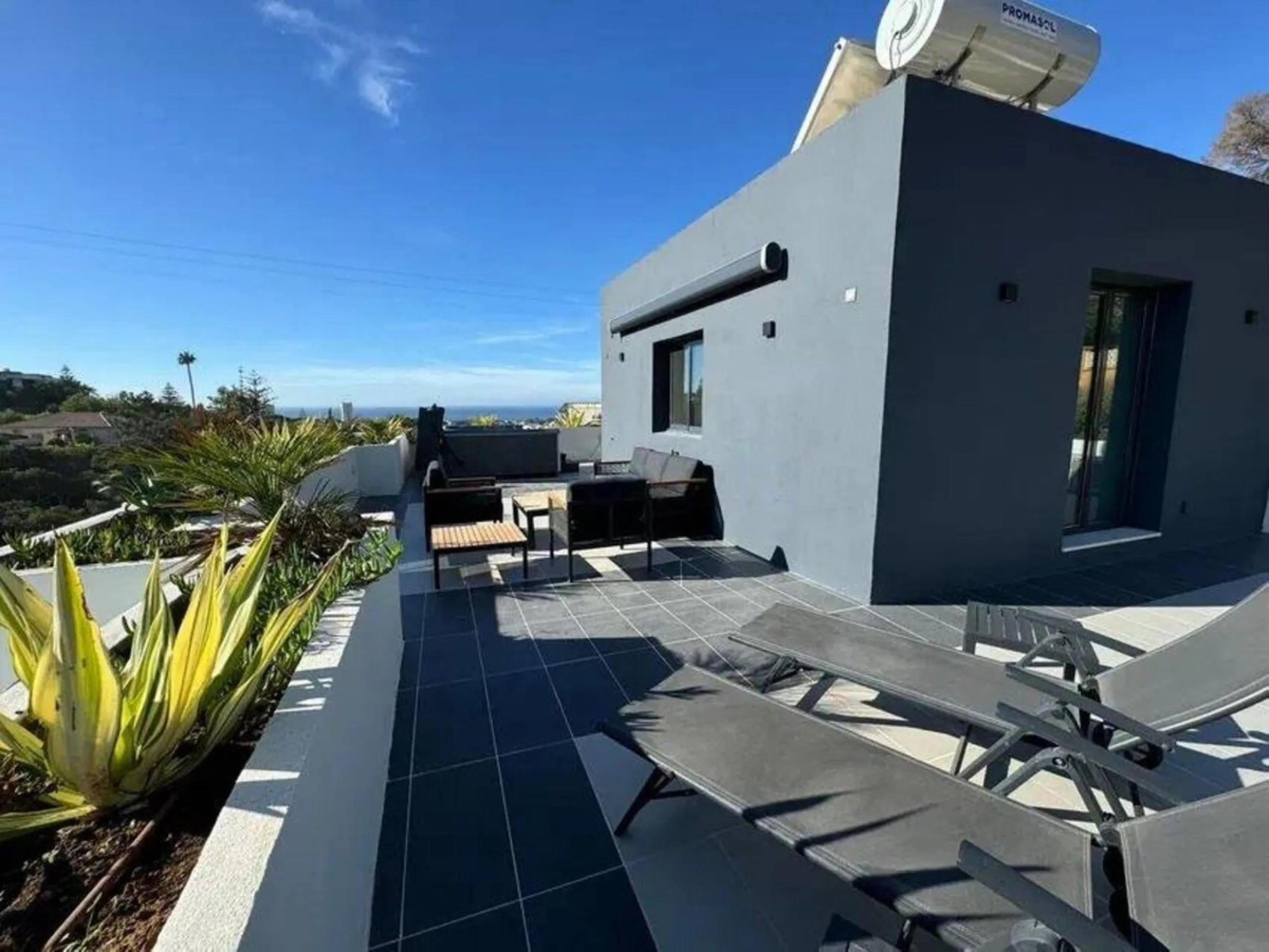 Magnificent villa with sea views in Elviria.