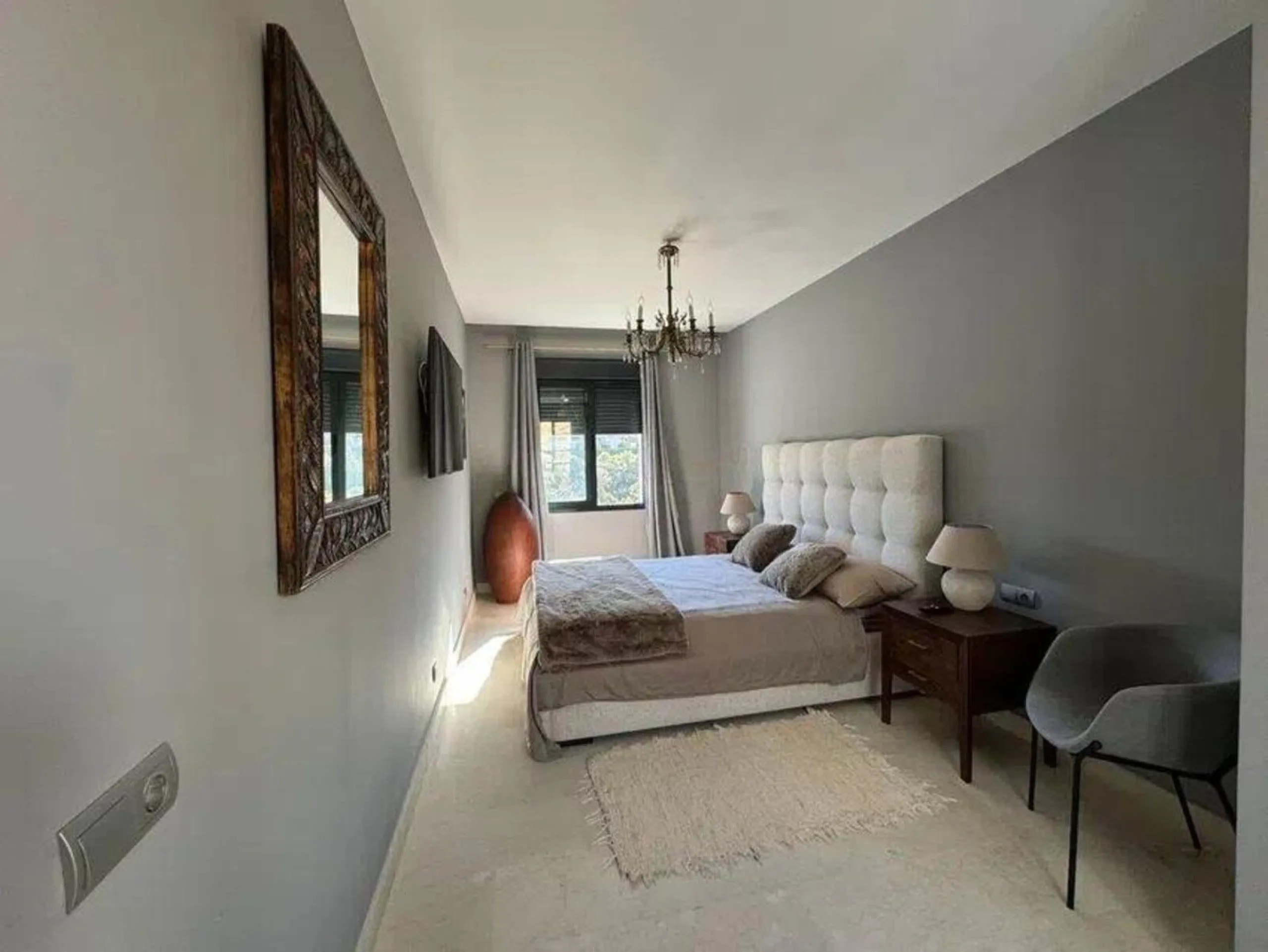 Magnificent villa with sea views in Elviria.