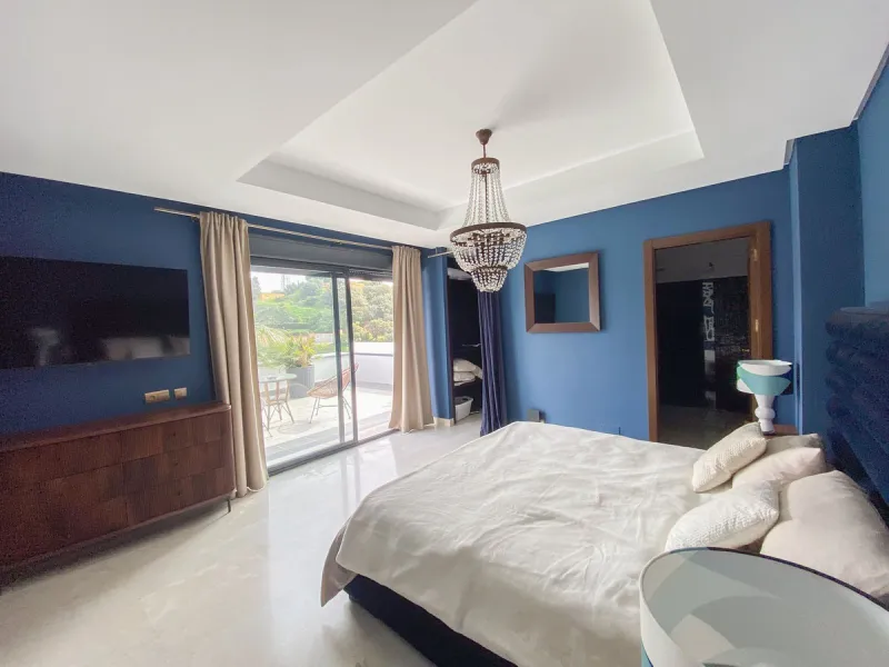 Magnificent villa with sea views in Elviria.
