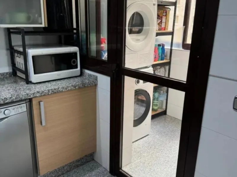 This elegant two-bedroom, two-bathroom apartment is just 5 minutes from the beautiful beaches of Bahia de Casares and offers you a lifestyle of tranquility and comfort. The apartment is located in Residencial Mirabella within the prestigious Dona Julia Go