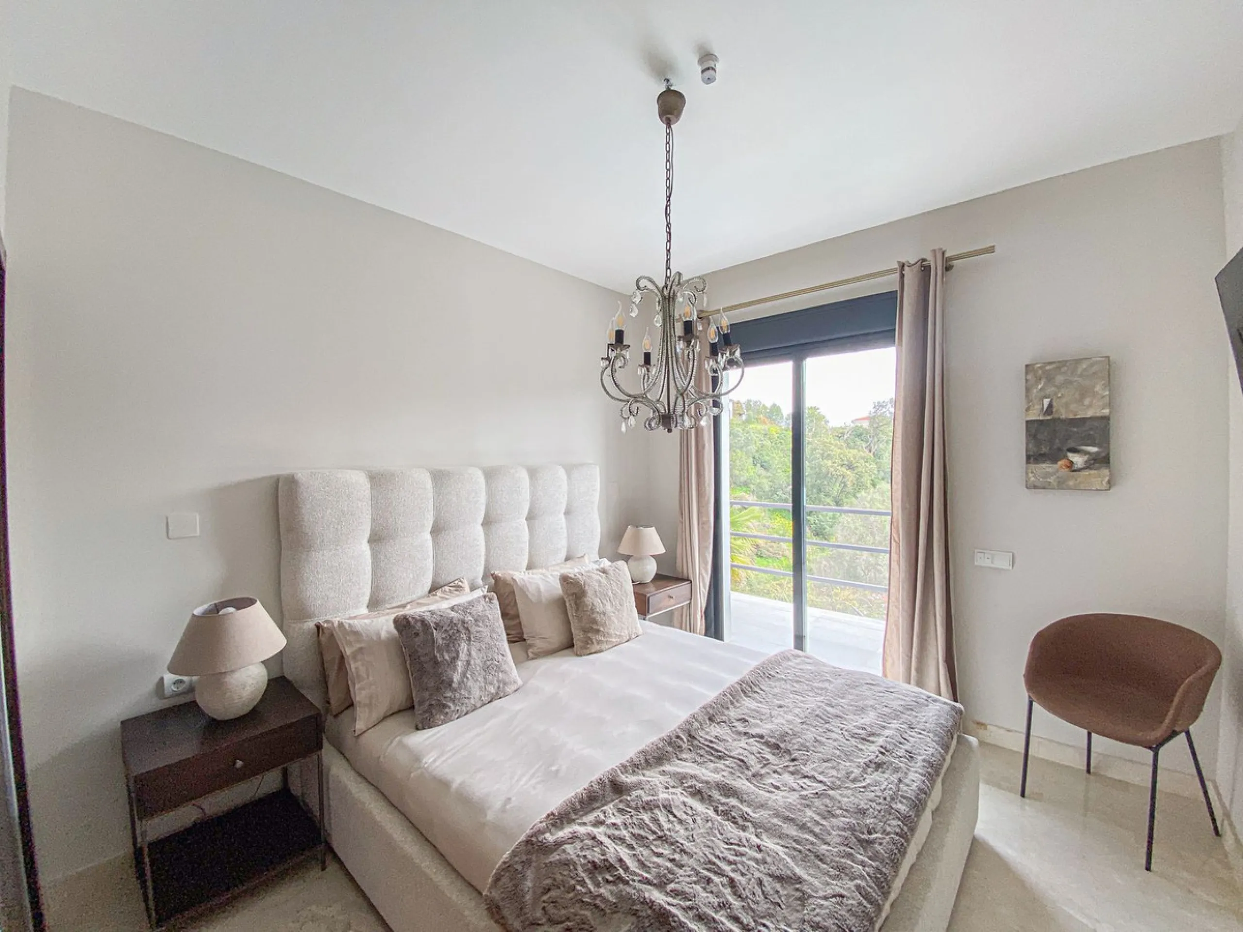 Magnificent villa with sea views in Elviria.