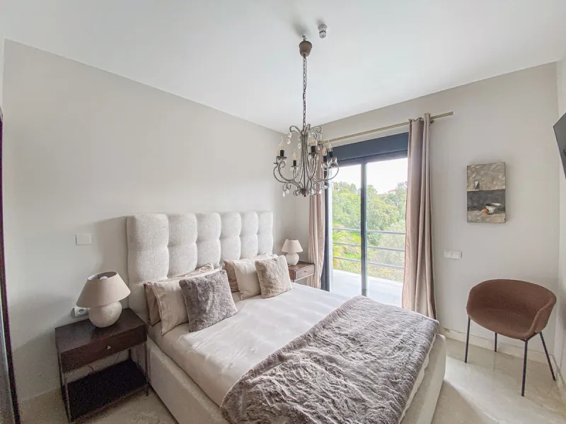 Magnificent villa with sea views in Elviria.