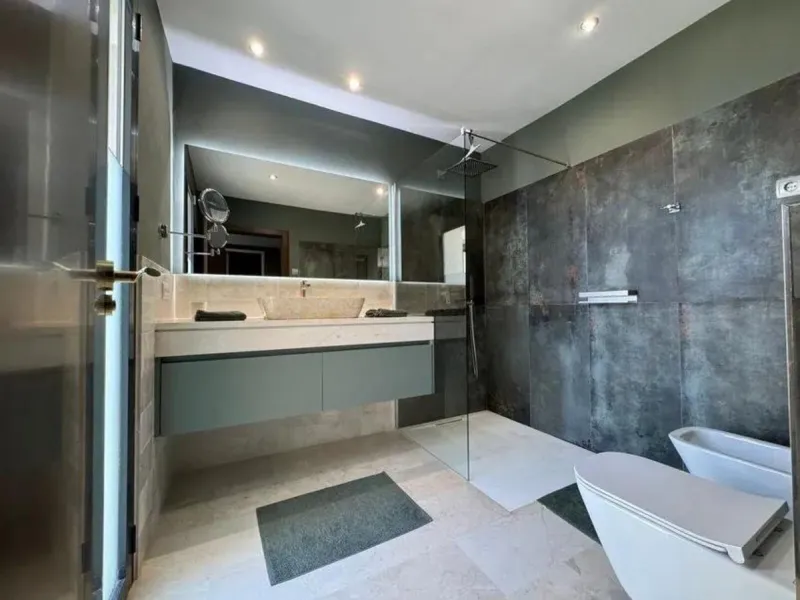 Magnificent villa with sea views in Elviria.