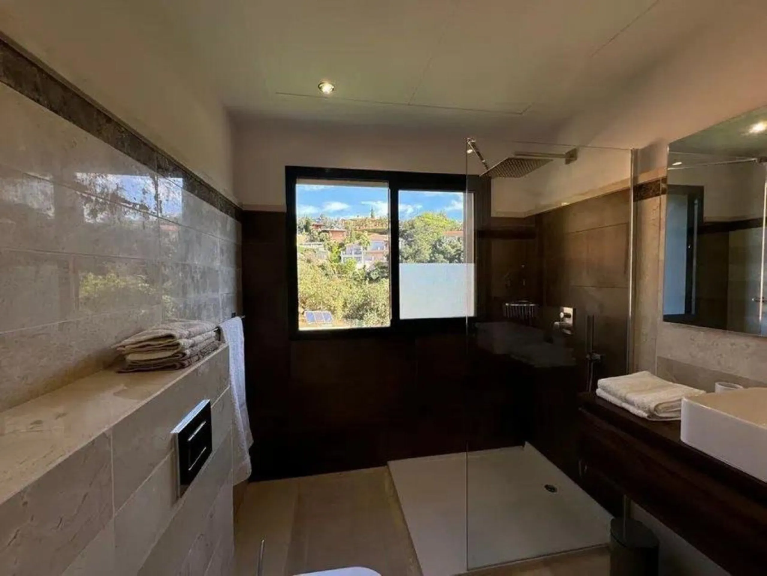 Magnificent villa with sea views in Elviria.