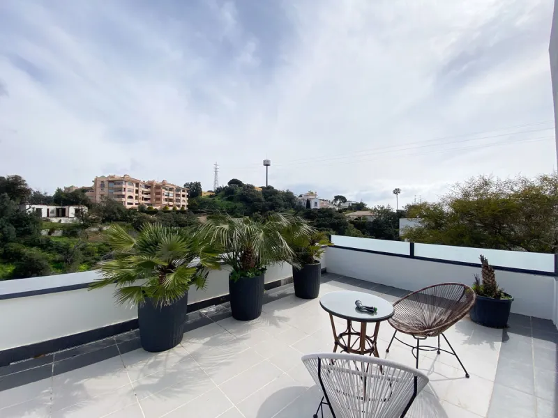 Magnificent villa with sea views in Elviria.