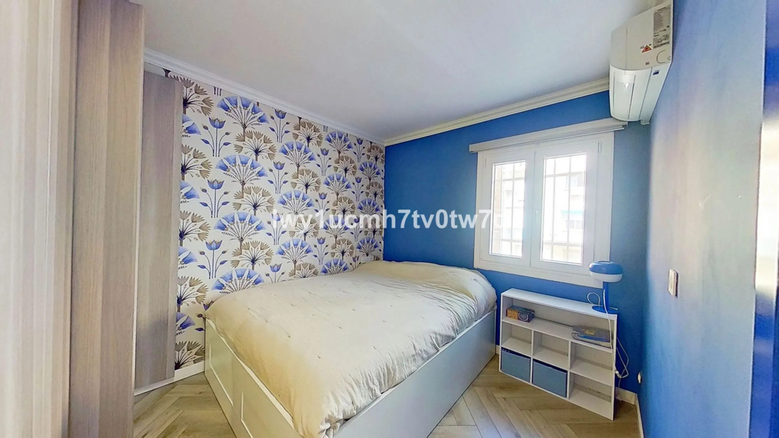 We are pleased to present this EXCLUSIVE 72 m² flat, renovated for maximum comfort in one of the most sought-after areas of Malaga, where there are 300 days of sunshine a year and a mild climate all year round. Discover your new home in the heart of Malag