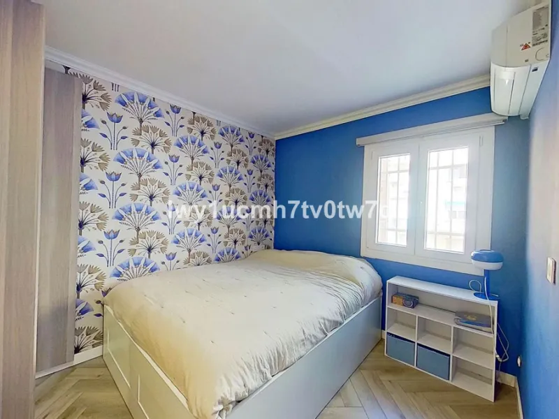 We are pleased to present this EXCLUSIVE 72 m² flat, renovated for maximum comfort in one of the most sought-after areas of Malaga, where there are 300 days of sunshine a year and a mild climate all year round. Discover your new home in the heart of Malag