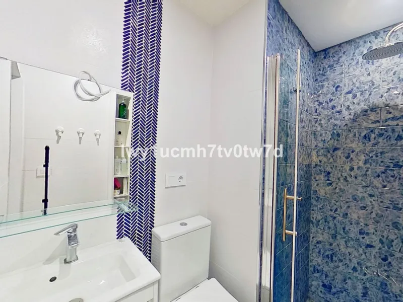 We are pleased to present this EXCLUSIVE 72 m² flat, renovated for maximum comfort in one of the most sought-after areas of Malaga, where there are 300 days of sunshine a year and a mild climate all year round. Discover your new home in the heart of Malag