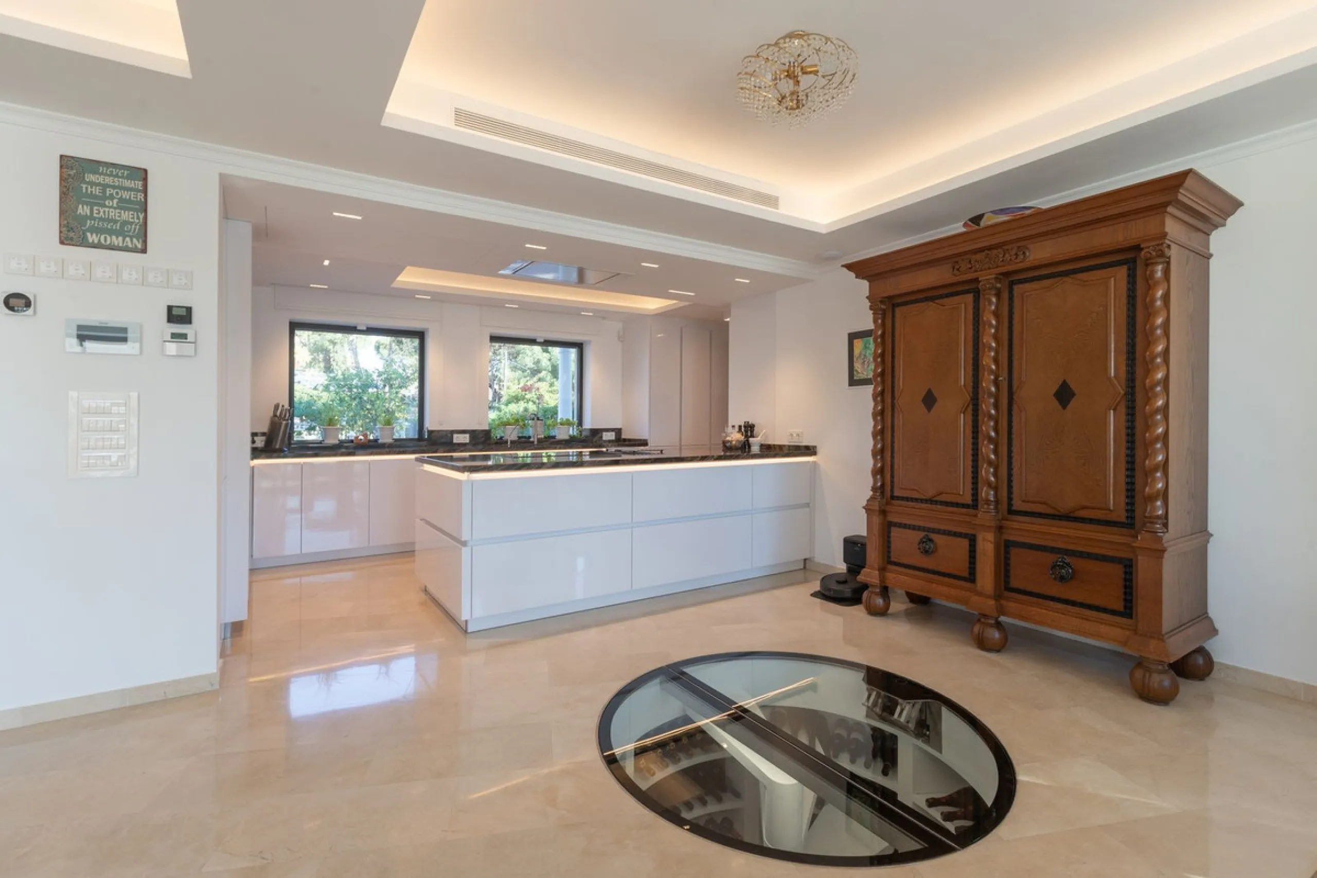 Exceptional villa located in residential Elviria reformed to a very high standard with stunning panoramic sea and mountain views.