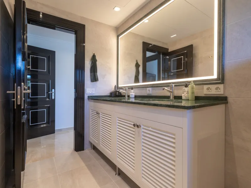 Exceptional villa located in residential Elviria reformed to a very high standard with stunning panoramic sea and mountain views.