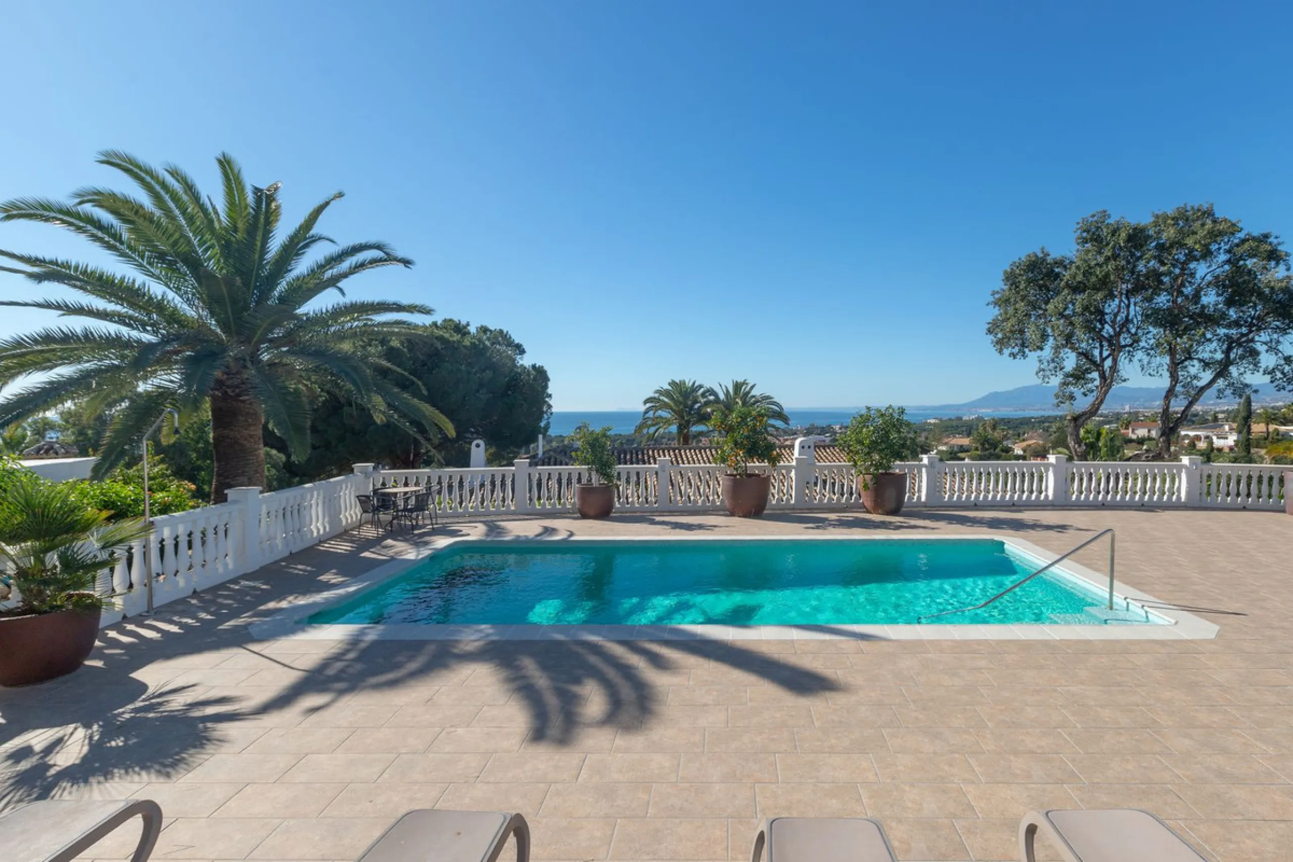 Exceptional villa located in residential Elviria reformed to a very high standard with stunning panoramic sea and mountain views.