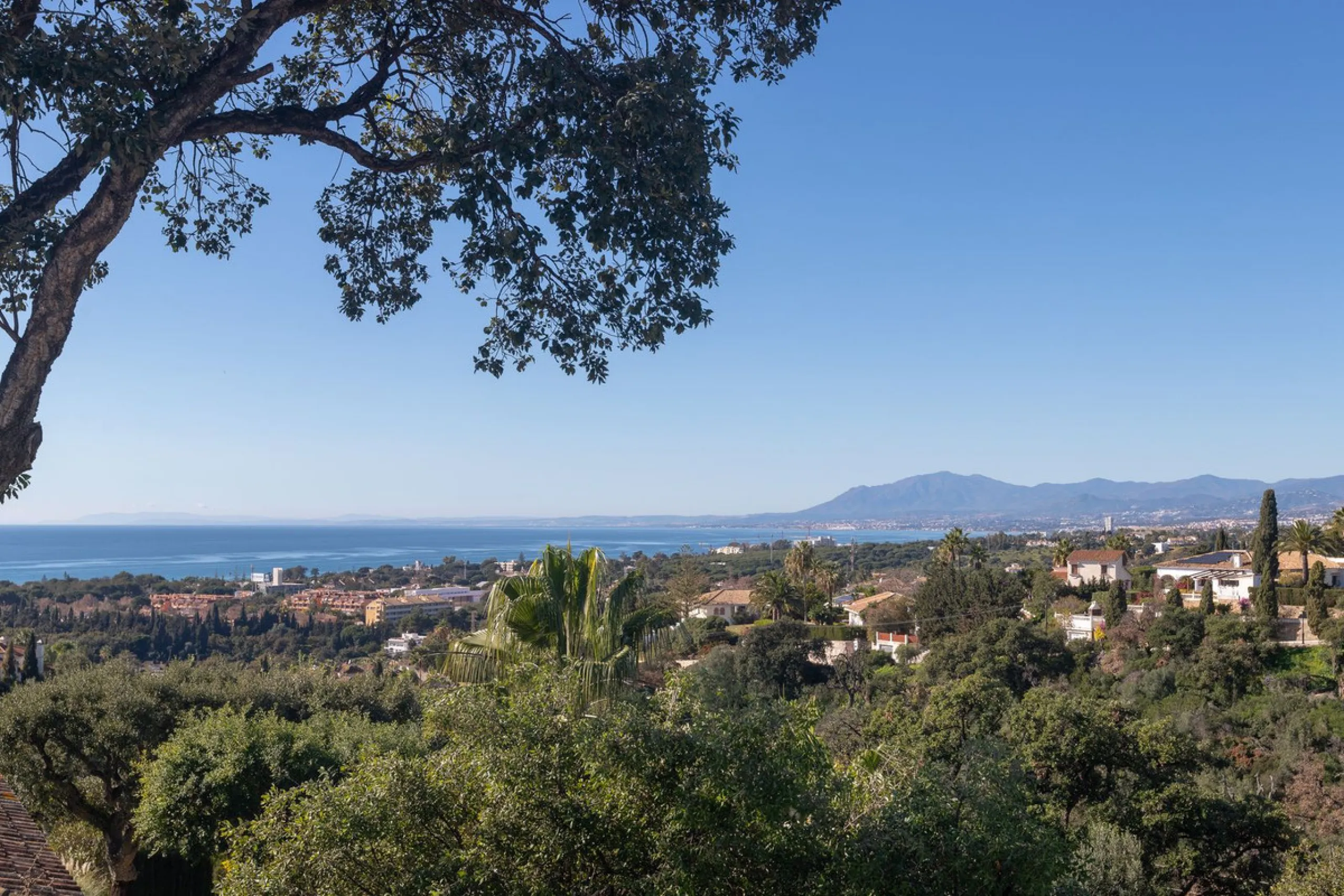 Exceptional villa located in residential Elviria reformed to a very high standard with stunning panoramic sea and mountain views.