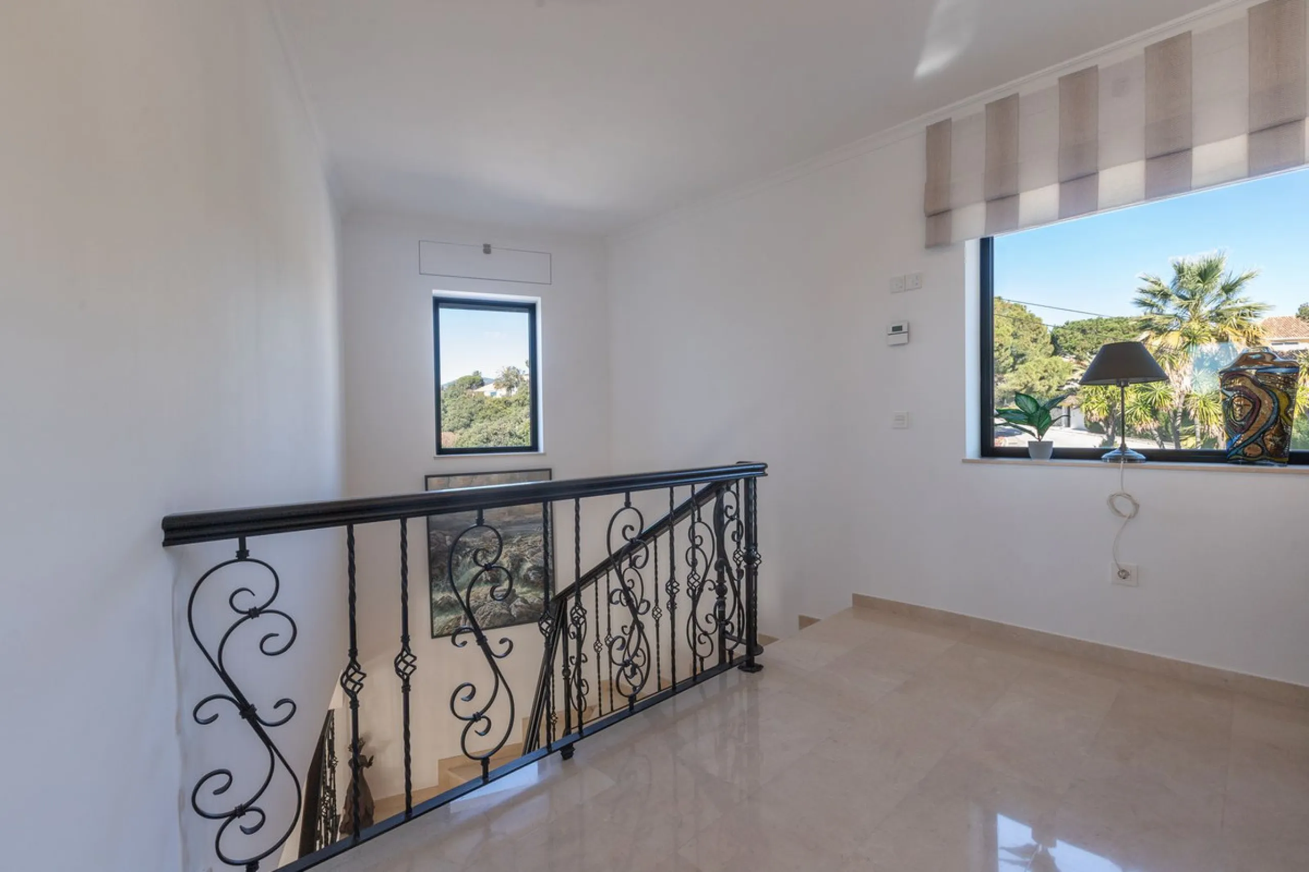Exceptional villa located in residential Elviria reformed to a very high standard with stunning panoramic sea and mountain views.